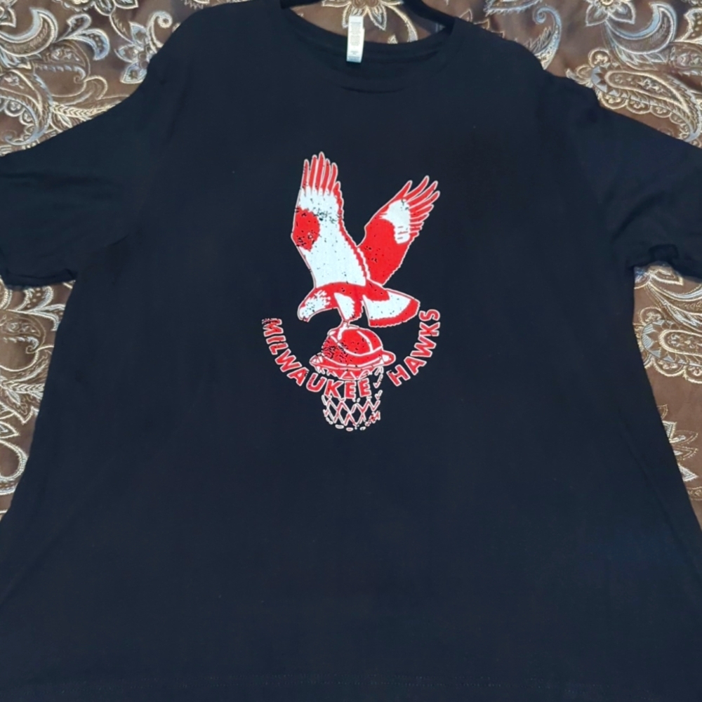 Milwaukee Hawks Basketball Club T-shirt size 3XL